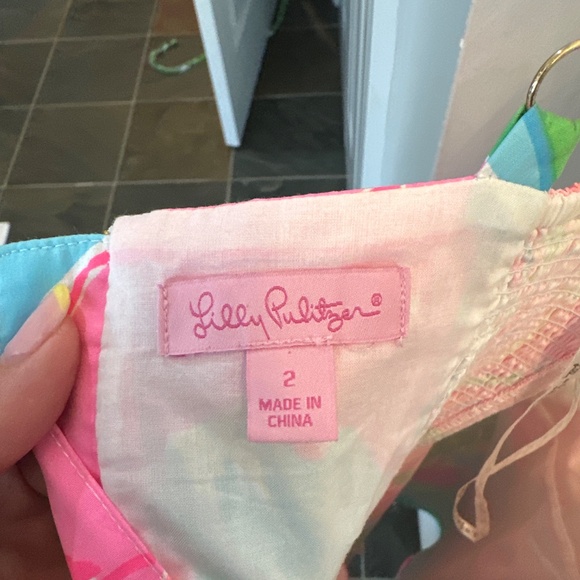 Lilly Pulitzer size 2 bright spaghetti strap dress with padded front. Worn once - Picture 5 of 5